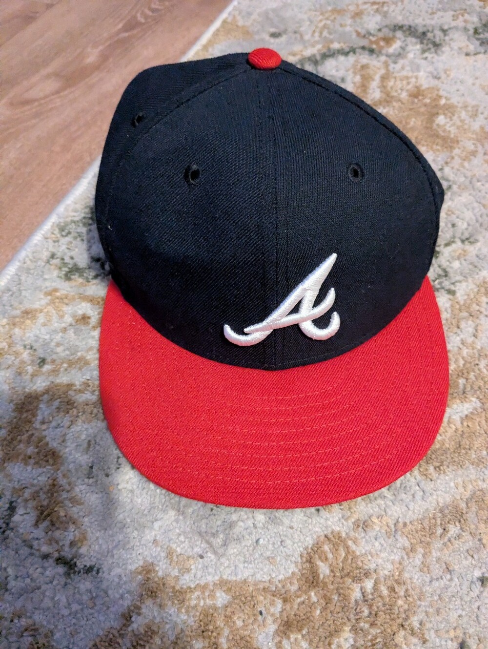 Atlanta Braves Sz. 7 1/8. Two-Tone Black and Red Baseball Hat with White  Logo